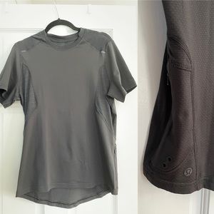 Lululemon men’s black athletic t-shirt